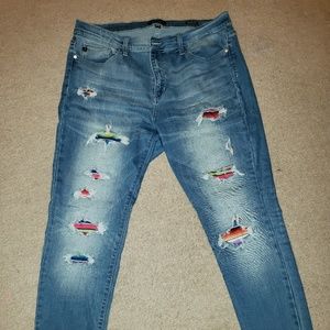 Cropped jeans with distressed holes with sarape